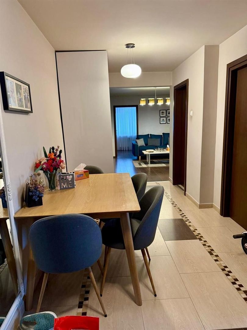 Apartament cu 4 camere cu vedere spre cris - Poză 3