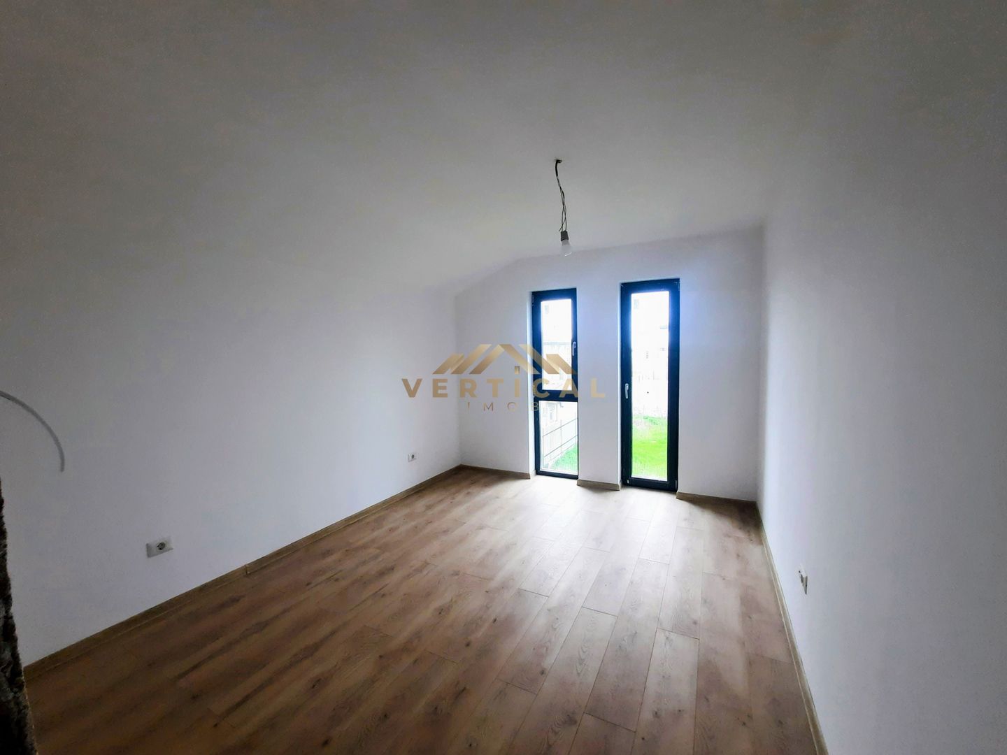 Vila 4 camere in comuna Berceni - Poză 12