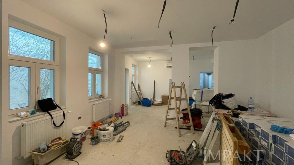 Spatiu comercial ultracentral cu vitrina si intrare direct din strada - Poză 4