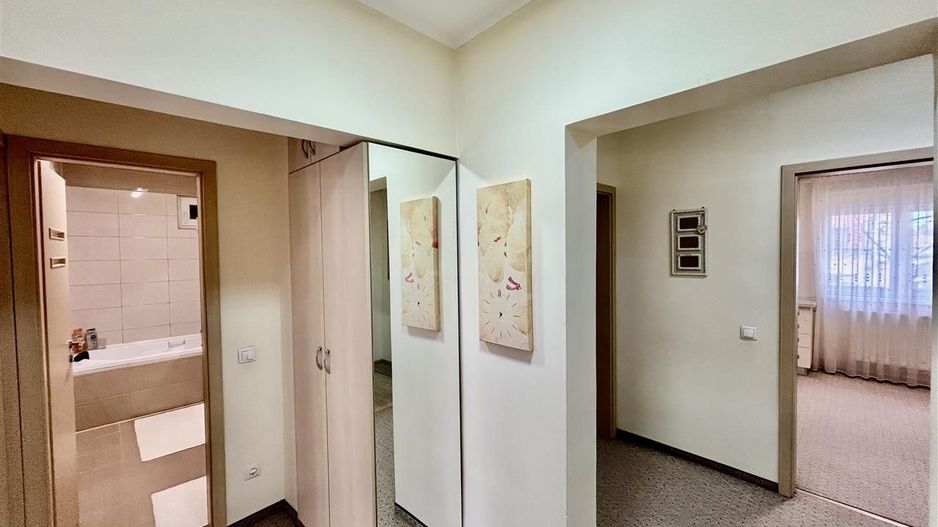 Apartament de închiriat în Sibiu – 3 camere, decomandat, 2 băi, 80 mp - Poză 16