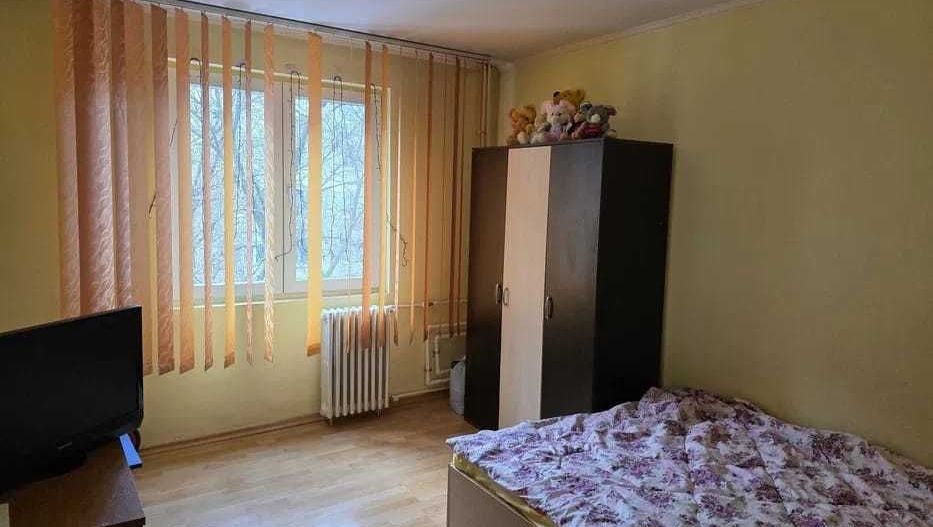 De vanzare apartament 3 camere Crangasi - Poză 1