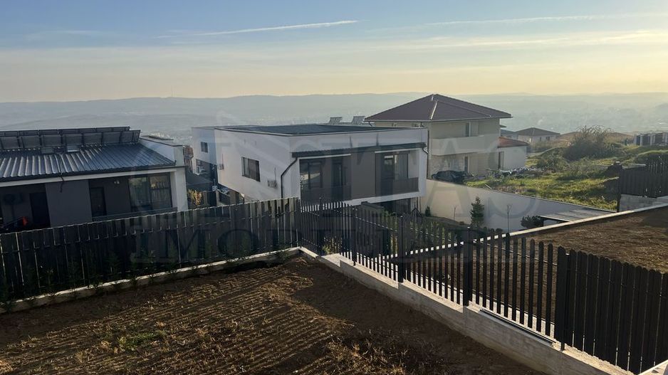 Vand casă tip duplex 160 mp +200 mp de grădină, zona Voronet - Poză 4