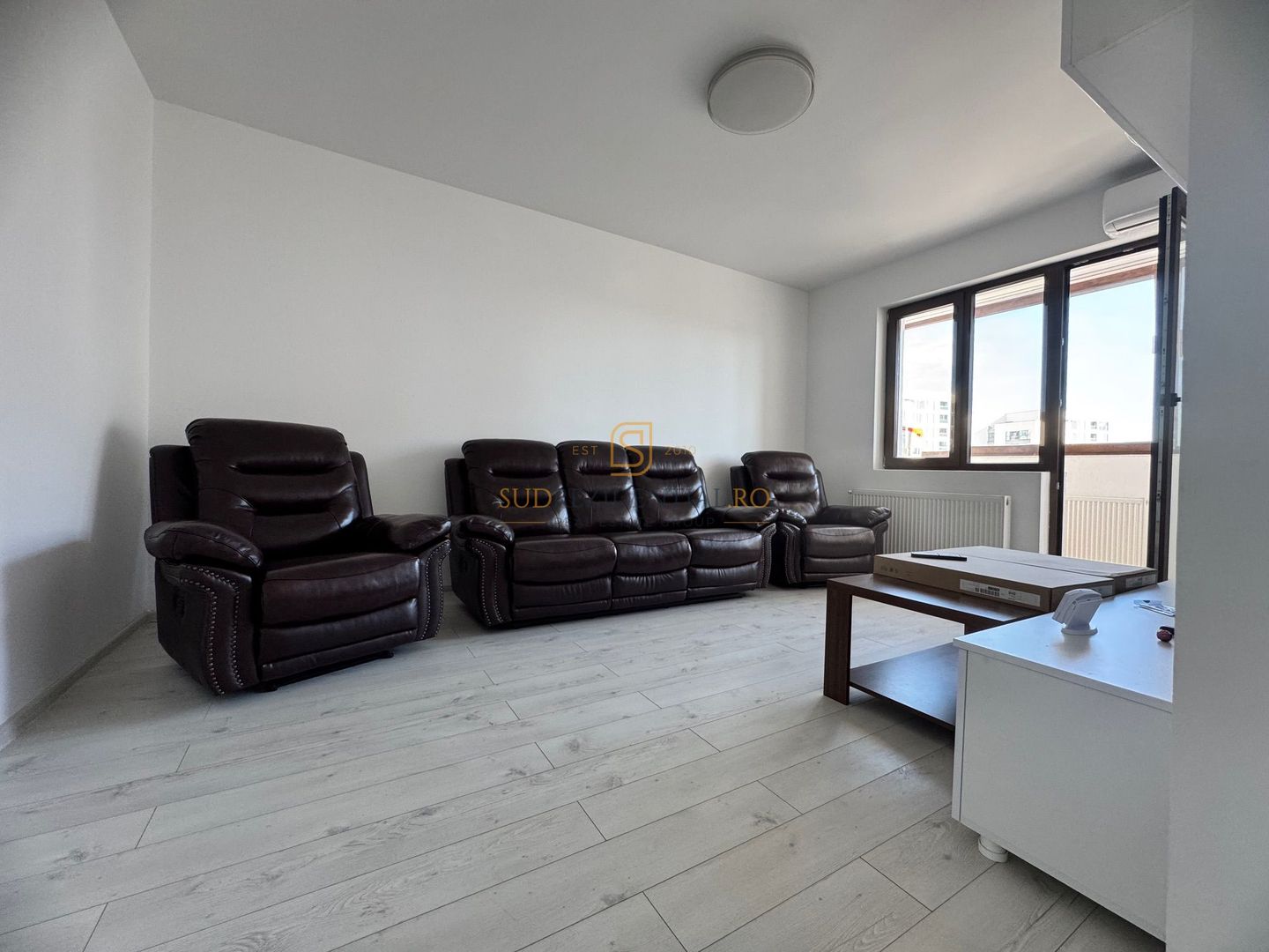 Apartament 3 camere decomandat, 83 mp, loc de parcare, mobilat complet - Poză 3