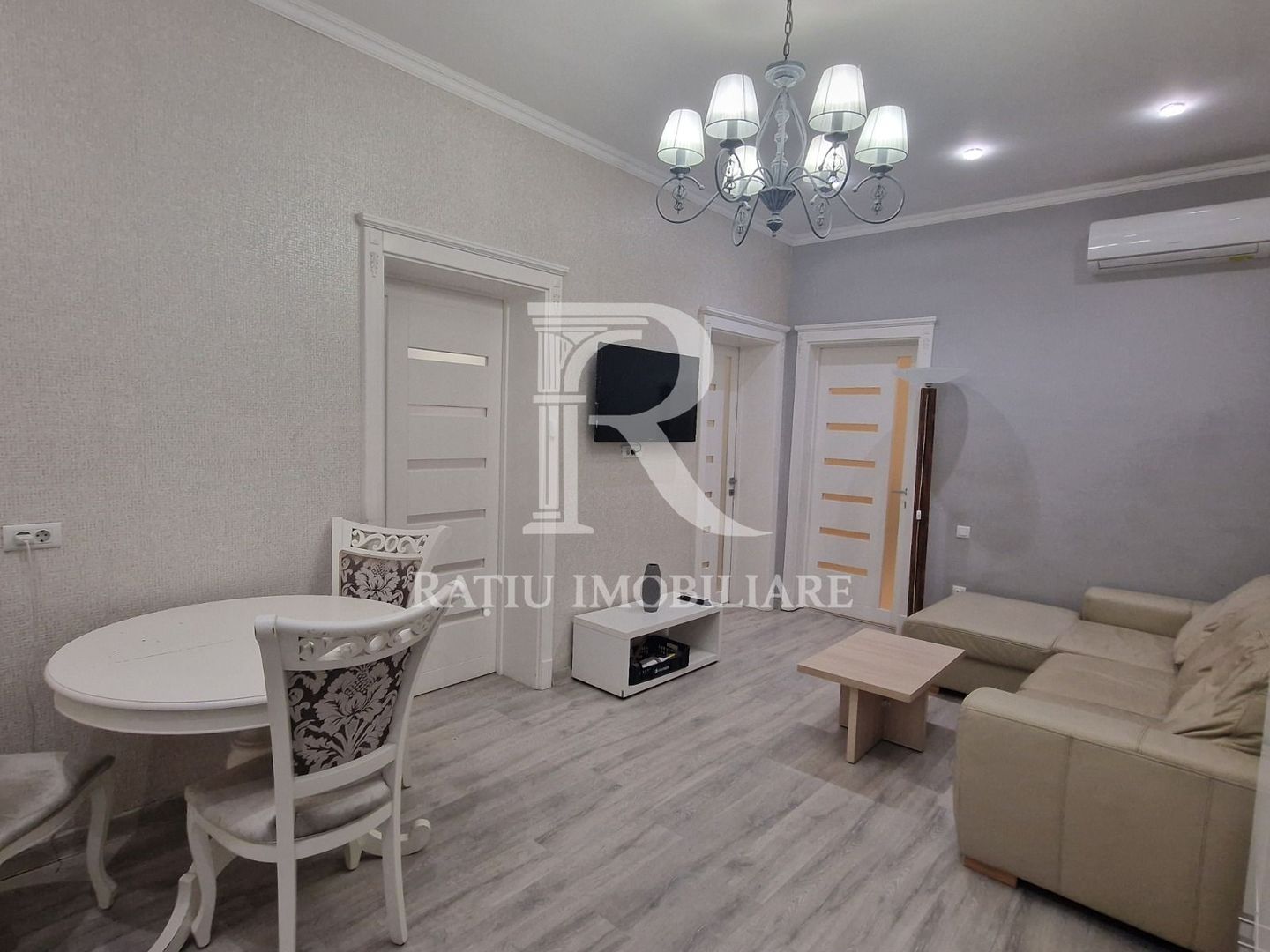Apartament cu 3 camere | Central | Oradea - Poză 1