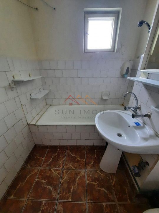 Apartament 3 camere, decomandat, ultracentral, perioada lunga, Campina - Poză 3