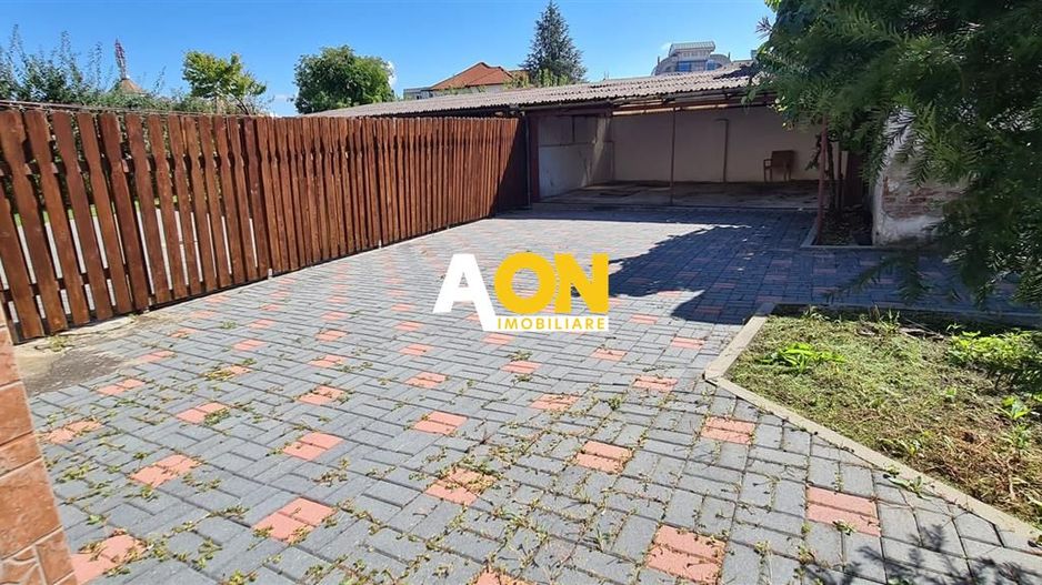 1/2 duplex  5 camere 232 mp teren cu garaj si curte ultracentral - Poză 2