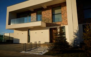 Dezvoltator Roka Gardens Tunari - Vile de lux, mutare imediata!