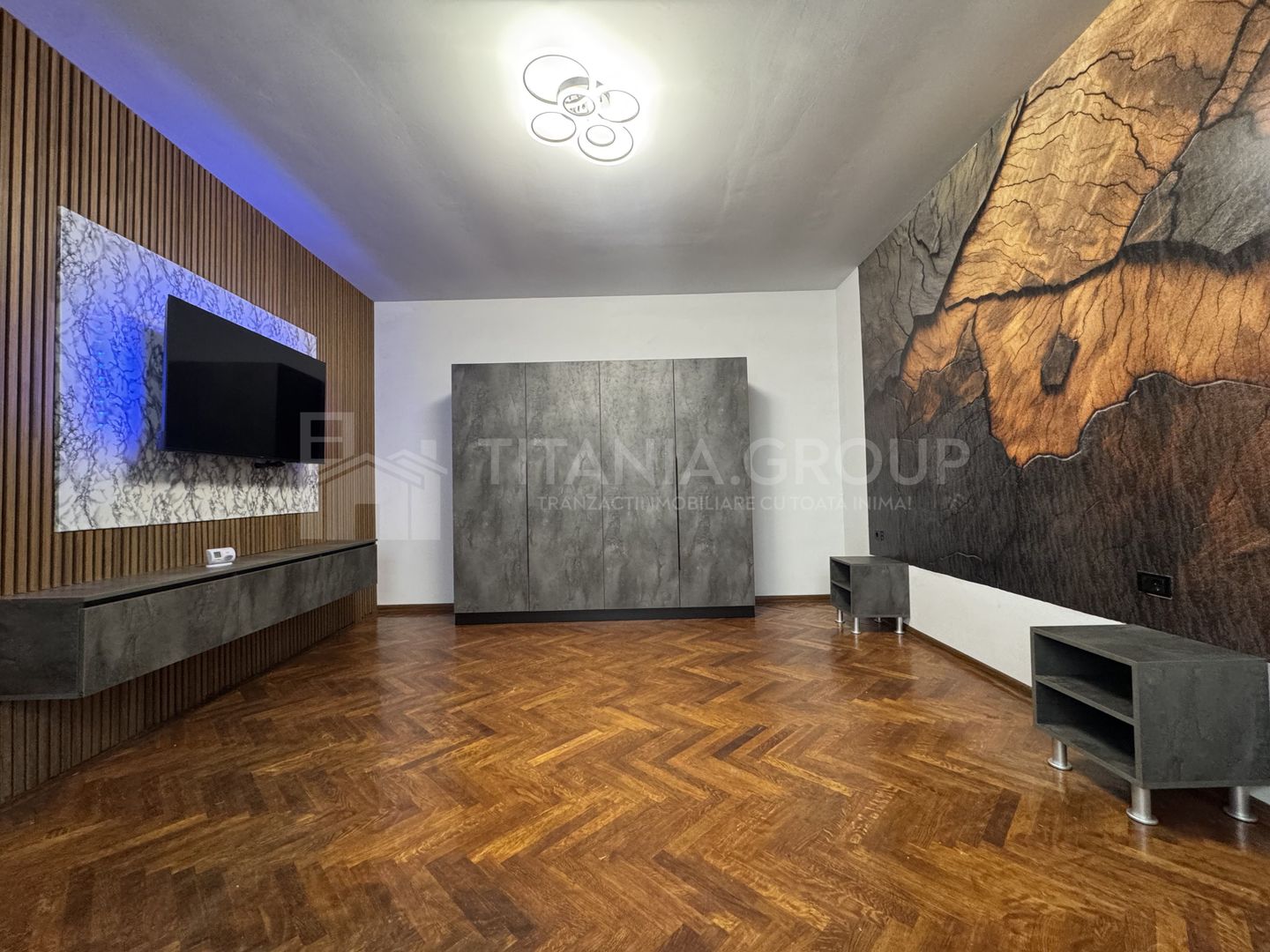 Garsonieră 42 mp complet renovata, zonă centrală, vis-a-vis Teatrul Dramatic - Poză 1