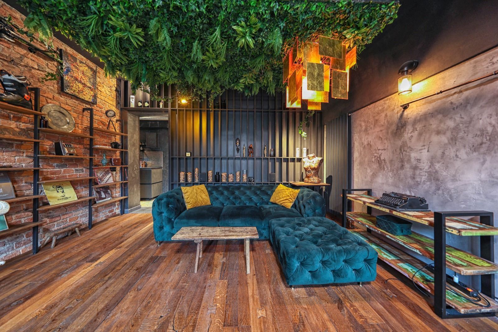 Bijuterie arhitecturală cu dotări smart in centrul Brasovului - Poză 1