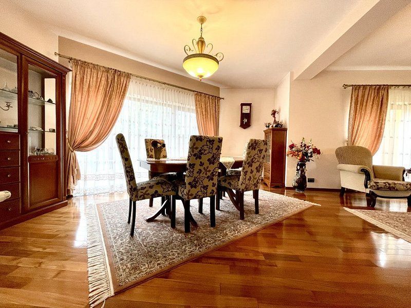 Design clasic, pozitie centrală - casă  în Dumbrăvita - Poză 6