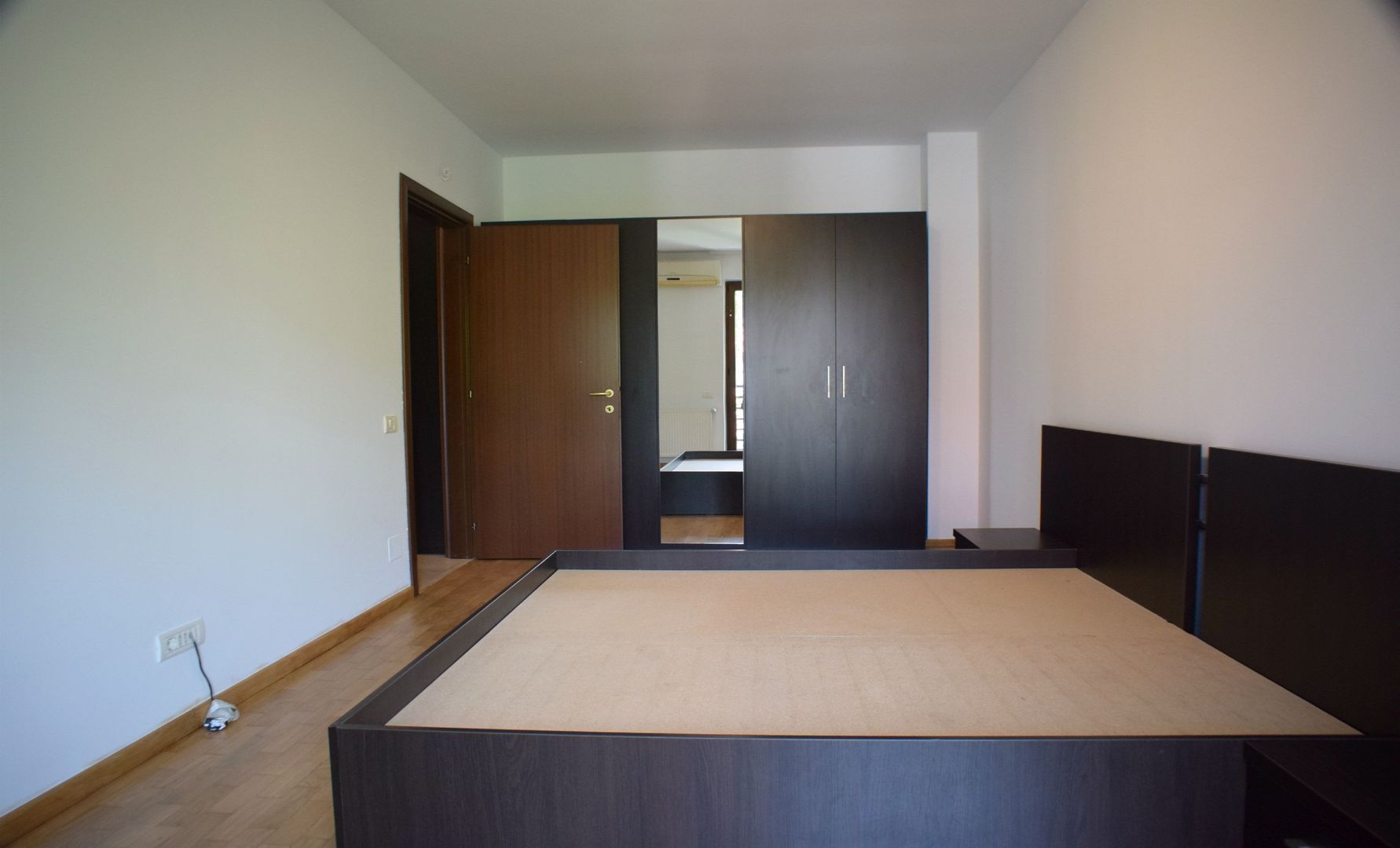 Apartament modern- 3 camere 90 mp  + 2 locuri de parcare - comision 0 - Poză 6