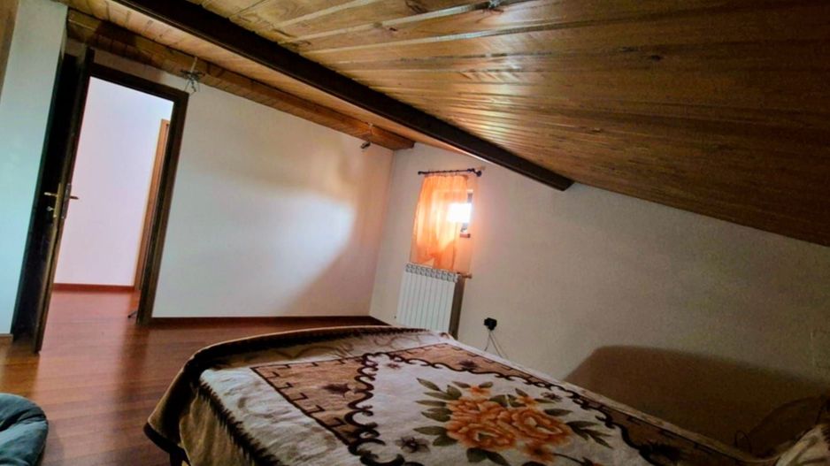 Cauți o casă mare sau spațiu pentru business? Aici le ai pe ambele! - Poză 24