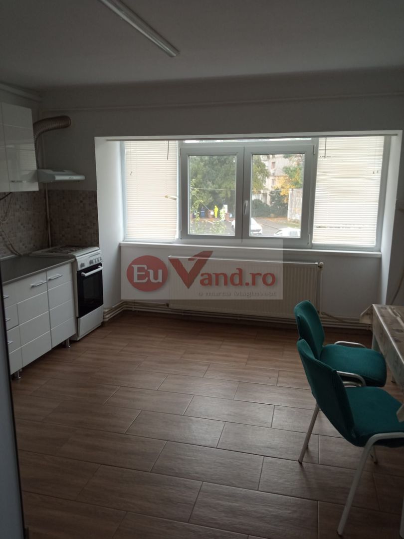 De inchiriat apartament cu 3 camere ICF, langa Scoala nr. 12, parter, 500 E - Poză 7
