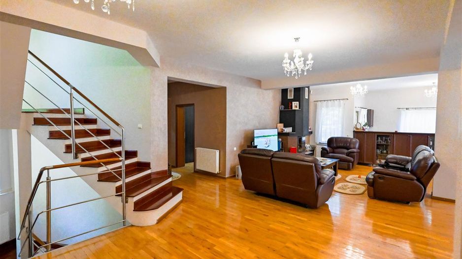 Vila cu 1.500 mp teren, gradina amenajata, linistita zonare,  Halchiu, Brasov - Poză 8