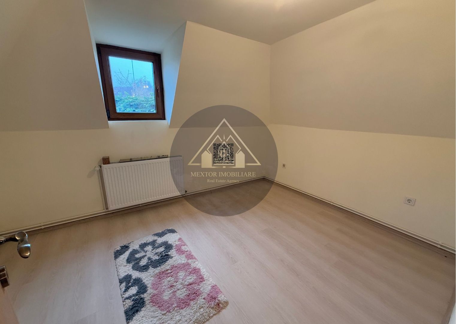 Casă nou construită în Centrul vechi Medias - Poză 13