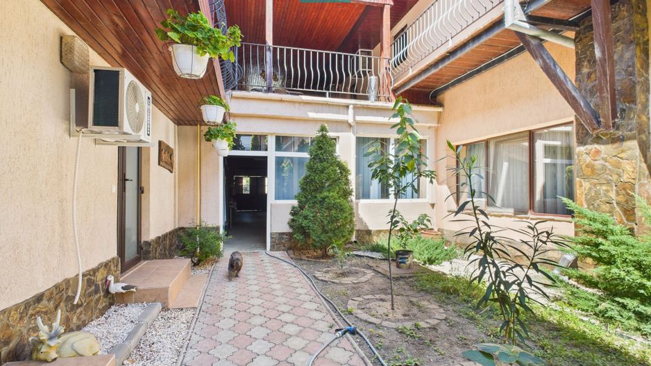 Casă și clădire de apartamente la Orțișoara - Poză 11