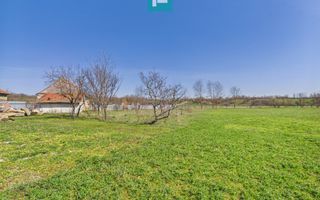 Casă cu teren generos de 6.000 m² - Poză 15