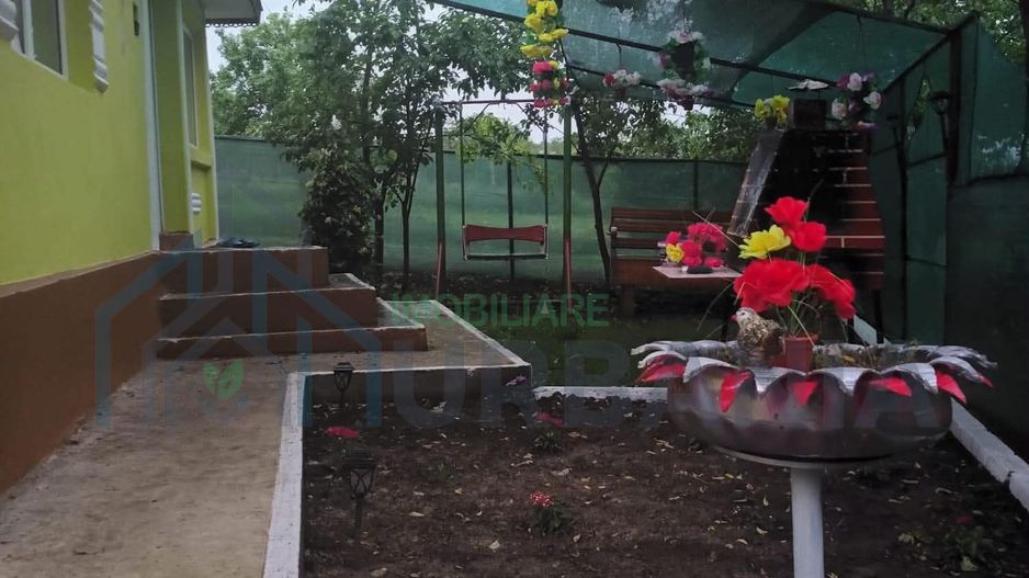Proprietate de vânzare cu casă și teren în Hoisești, comuna Dumești - Poză 4