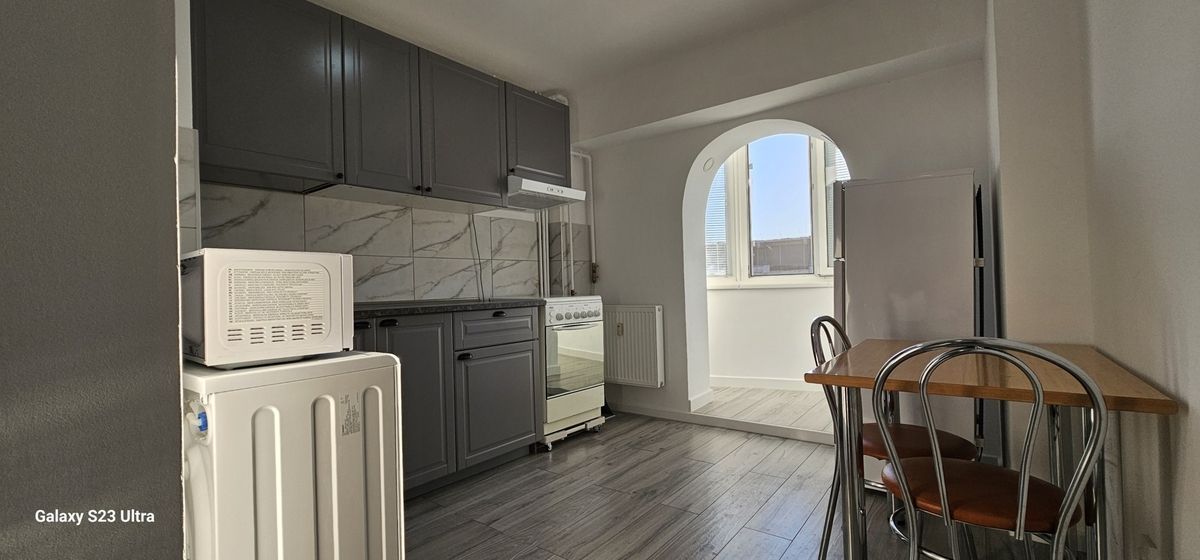 Garsonieră spațioasă cu vedere panoramică, 2 balcoane - Poză 5