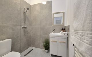 Casa de vânzare zona Centrală - 225 mp - Poză 15