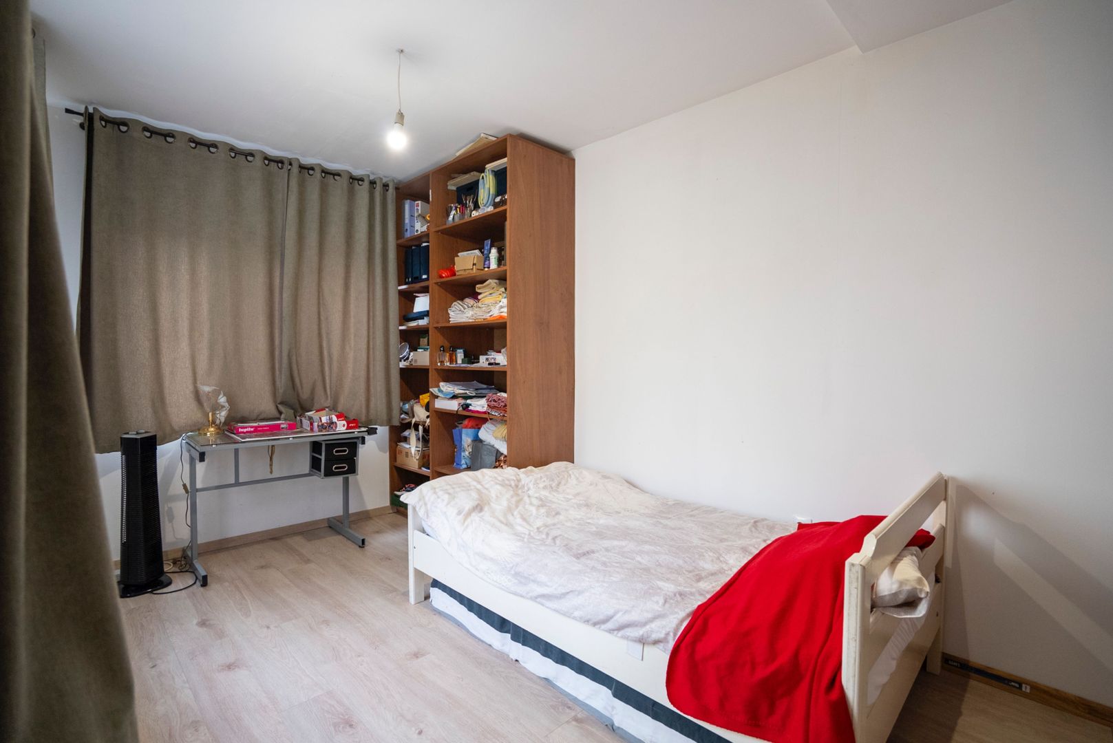 Casa 5 camere in Rogerius, la bulevard, cu acces auto - Poză 2