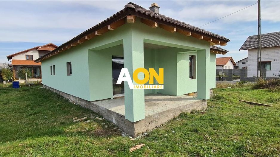 Casa la rosu cu toate utilitatile - Poză 3