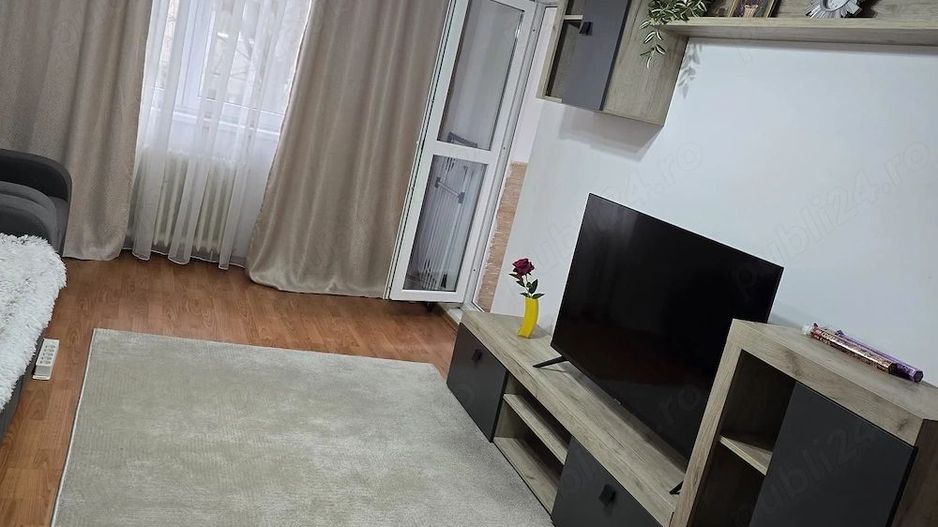 Apartamete 3 camere, decomandat, 2 bai. Zona Panselelor. - Poză 1