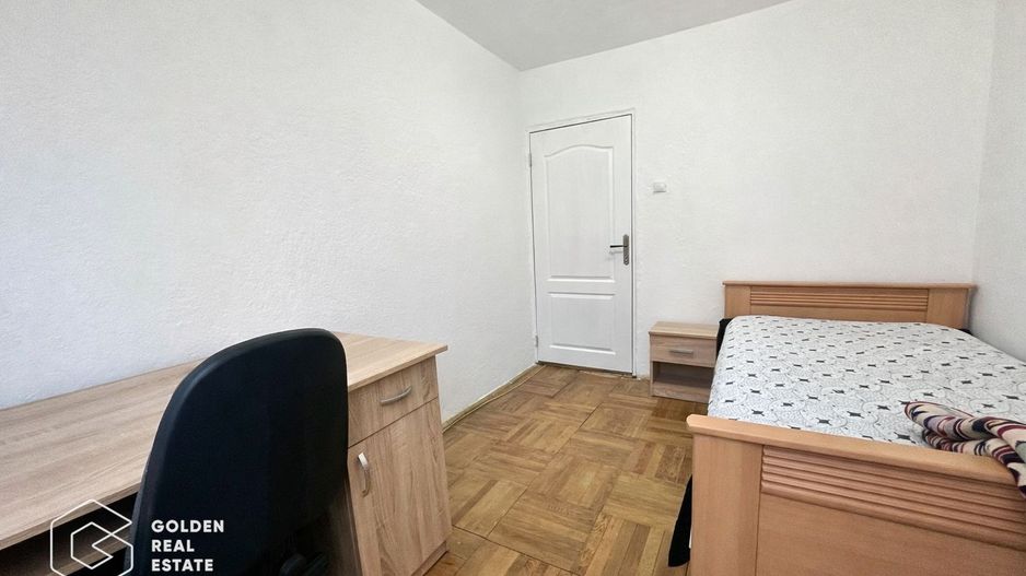 Apartament  4 camere, etaj 1, zona Vlaicu, centrală proprie, loc de parcare - Poză 3