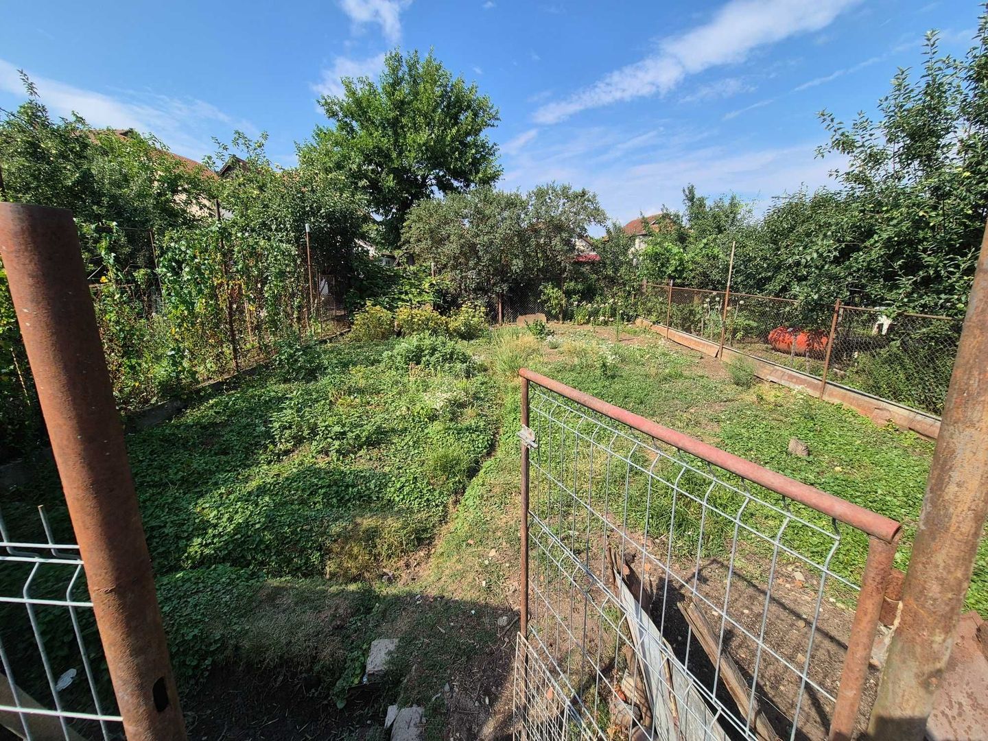 BRASADAS vinde 2 case pe un teren de 360 mp. zona Baritiu. - Poză 8