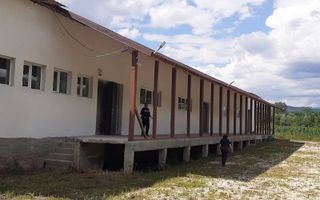 Hala de Inchiriat Godeni Arges - Poză 4