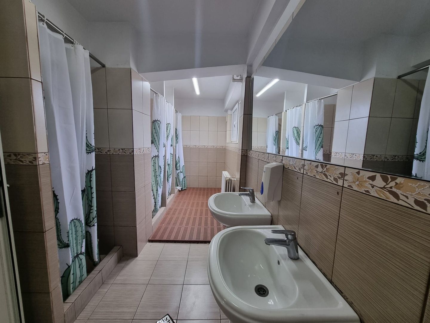 Clădire P+2+M de închiriat – spații servicii / birouri / sală sport - Poză 3