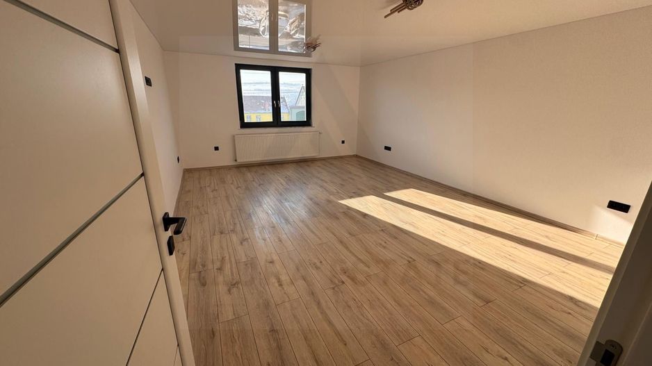 Casa moderna constructie noua 195 mp utili si 100 mp curte Sura Mare - Poză 5