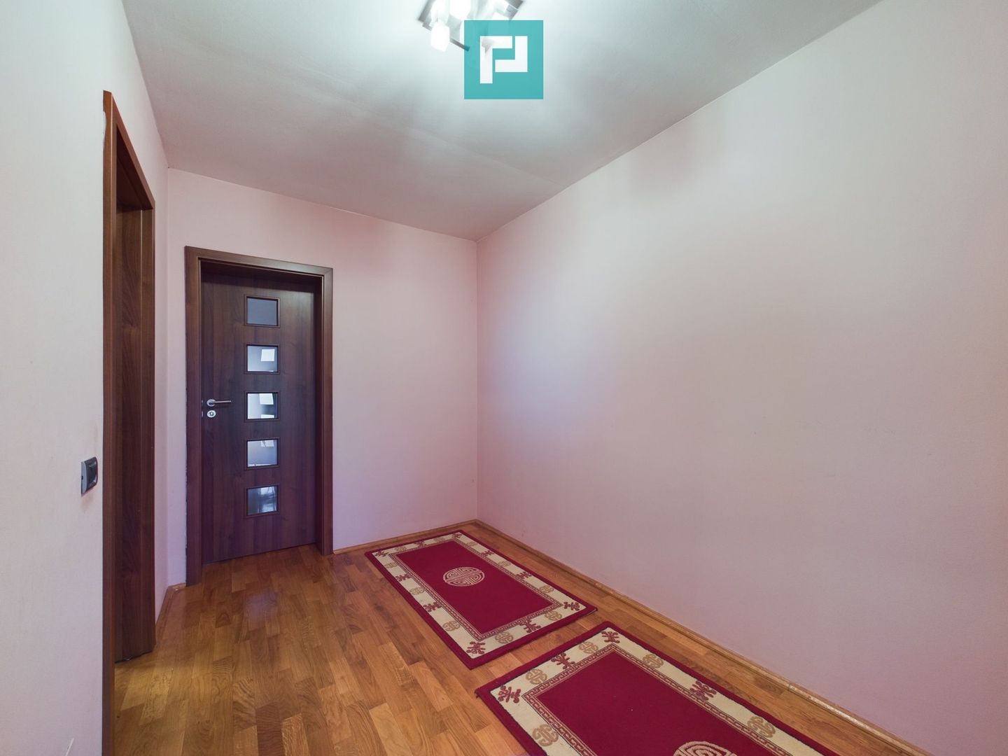 Vilă spațioasă cu 8 camere, Grădiște - Poză 9