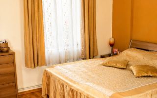 Vilă Ultracentrală Pașcani – Poziție pe Colț, Pereți 60 cm, Mobilată și Utilată - Poză 6