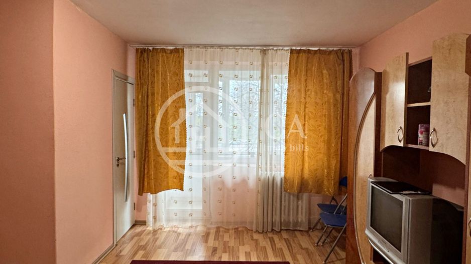 Apartament de vânzare cu 1 camera zona Rogerius, Oradea - Poză 1