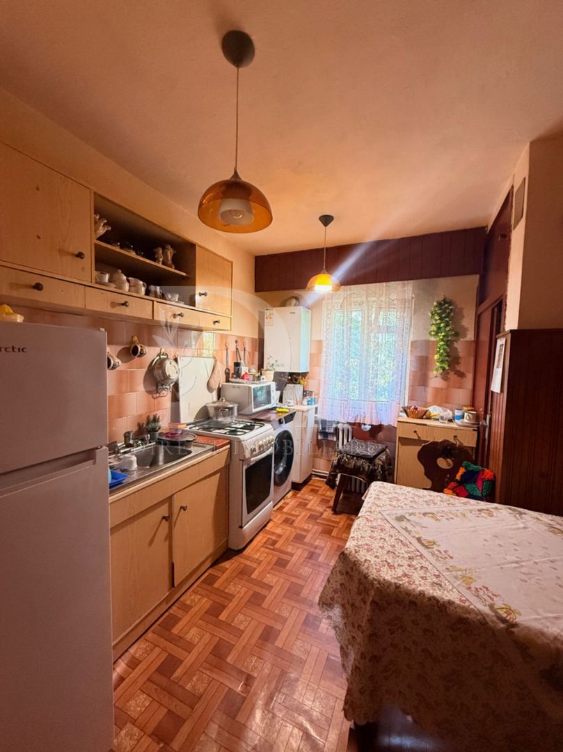 Apartament complet decomandat / etaj intermediar / - Poză 2