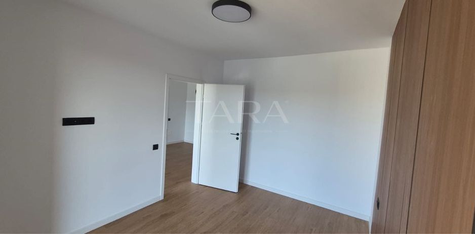Apartament modern cu 2 camere, 54 mp + 4 mp, parcare subterană. - Poză 3