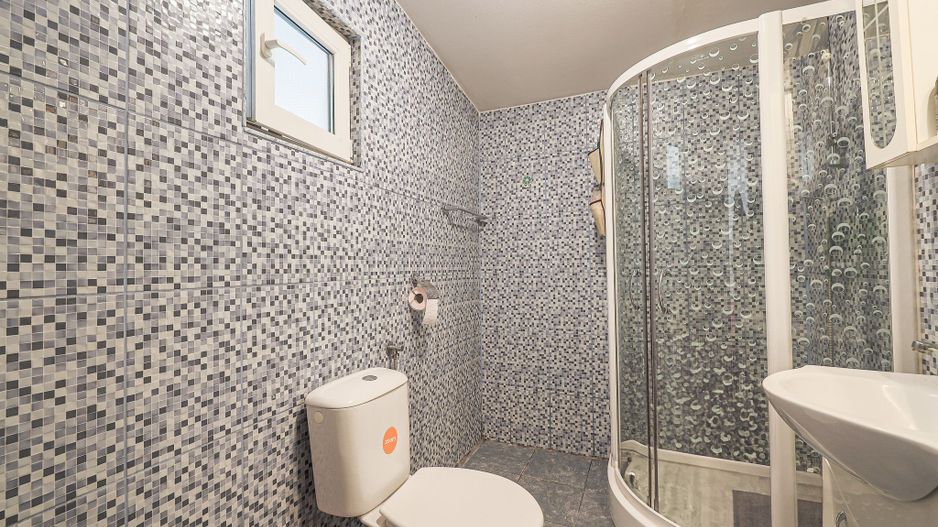 Rezervat Casă renovată cu 3 camere din cărămidă în Gradiste - Poză 7