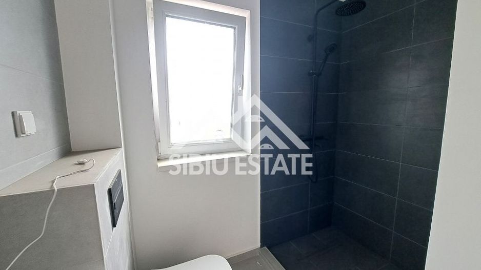 Apartament Sibiu 4 camere, 2 bai NOU lift si parcare - Poză 15