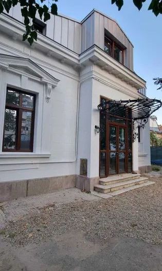 Vila in stil Art Nouveau | Mosilor, Noul Centru Vechi | Curte 150mp - Poză 1