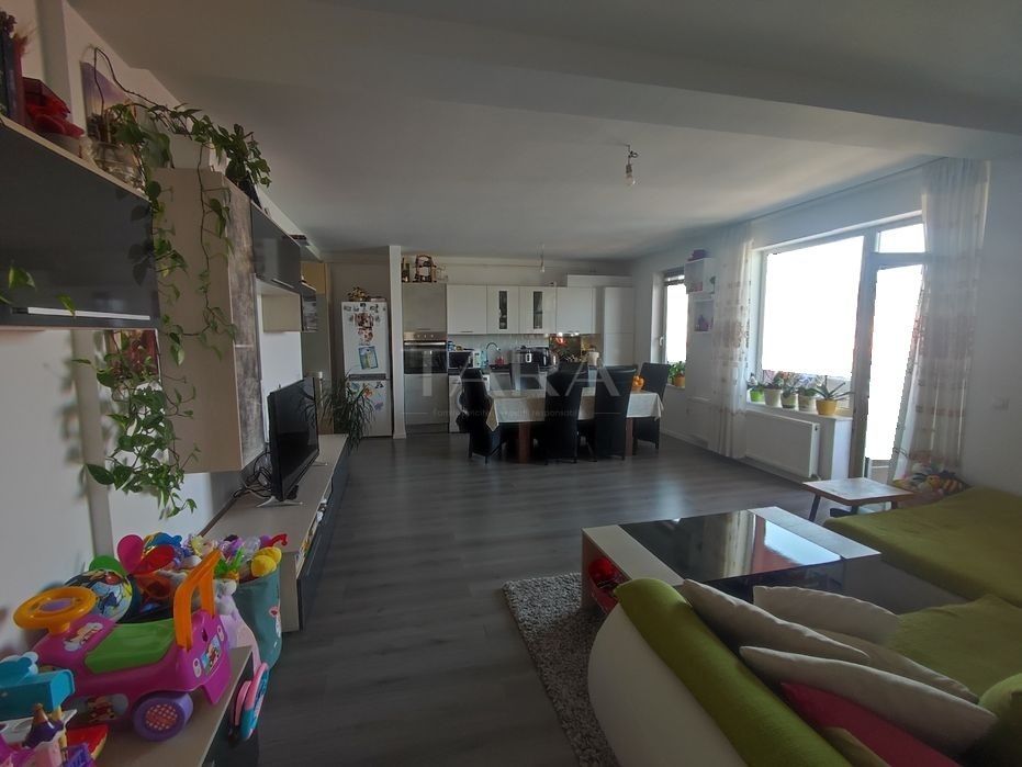 Apartament Spațios cu 2 Camere, 2 Balcoane și Parcare Subterană în Borhanci - Poză 1
