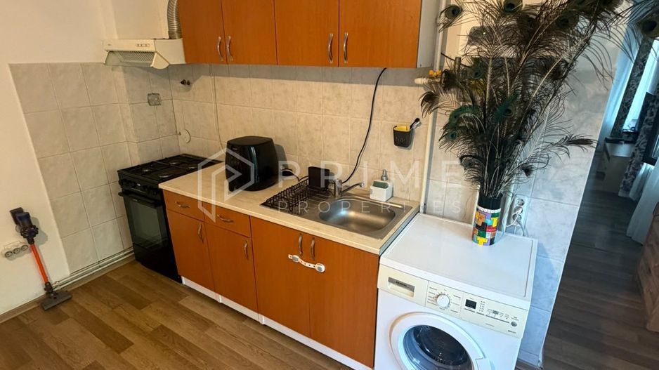 Casa de inchiriat Remetea - Curte comuna - Zona linistita - Poză 4