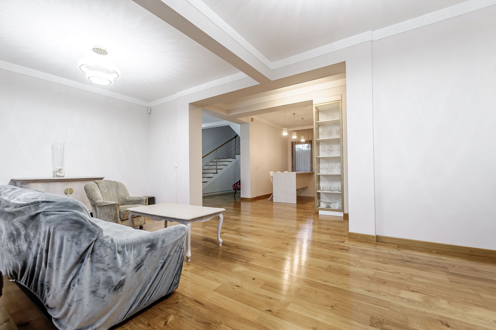 Vilă exclusivistă pe malul Mureșului – design modern si teren generos - Poză 2