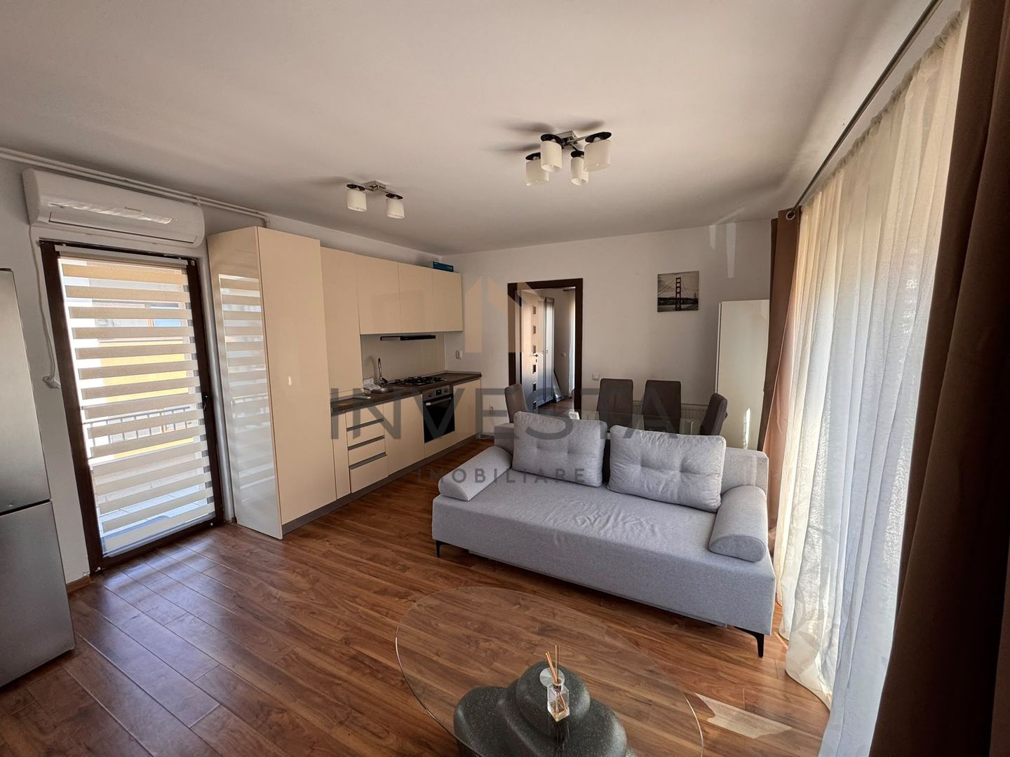 Apartament cu 2 camere, terasa de 27 mp si parcare in Andrei Muresanu! - Poză 1