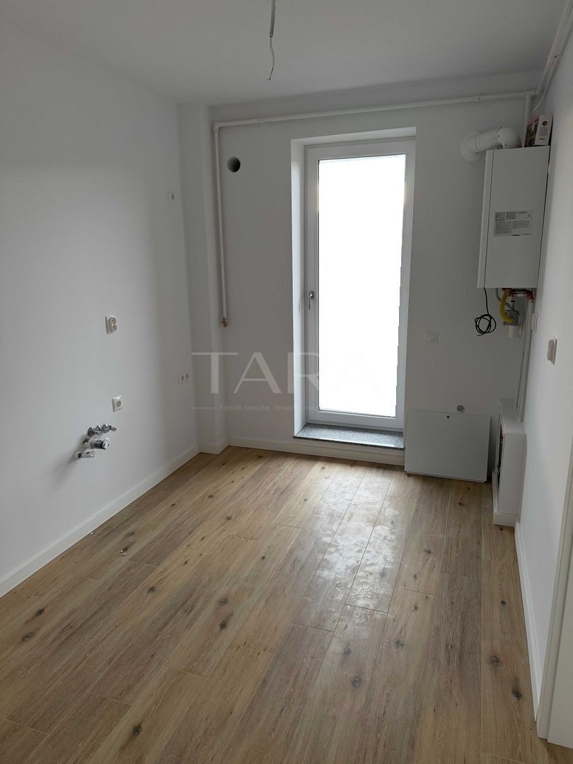 Apartament de vanzare, 3 camere, boxa inclusa, parcare. - Poză 2