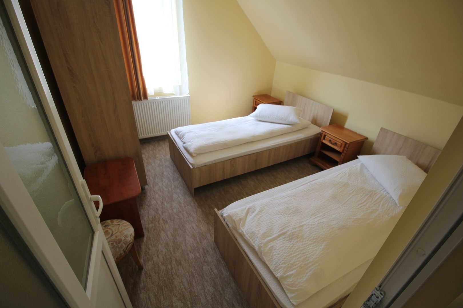 Casa 4 camere,4 bai,1 bucatarie,1 living,120 mp,500mp teren - Poză 15