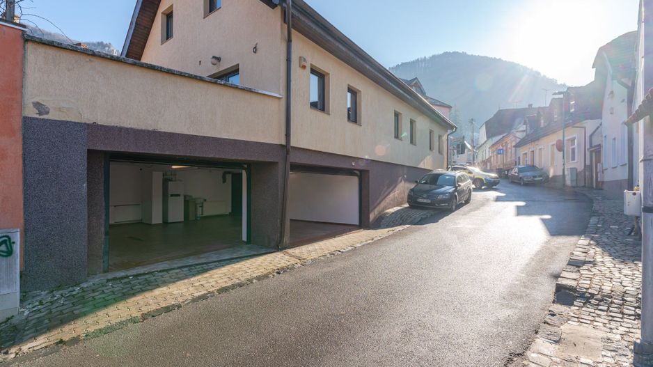 Casă modernă cu garaj și 4 dormitoare, aproape de Piața Sfatului - Poză 27