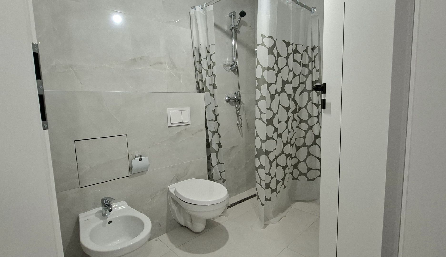Apartament complet renovat cu scara interioara - Poză 30