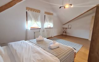 Vila spațioasă și recent renovată în Ghiroda! - Poză 10