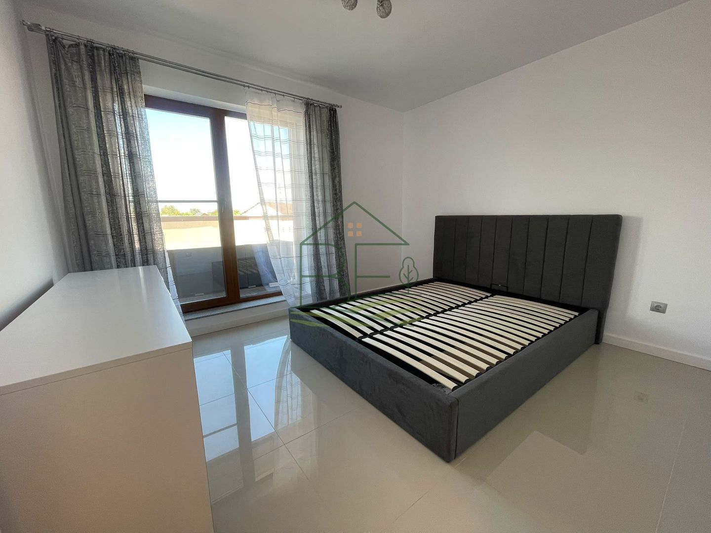 Intimitatea unei vile, confortul unui apartament pe Calea Turnișorului - Poză 3